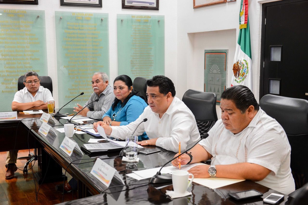 Proponen otorgar permisos remunerados a trabajadores que cuidan a familiares enfermos