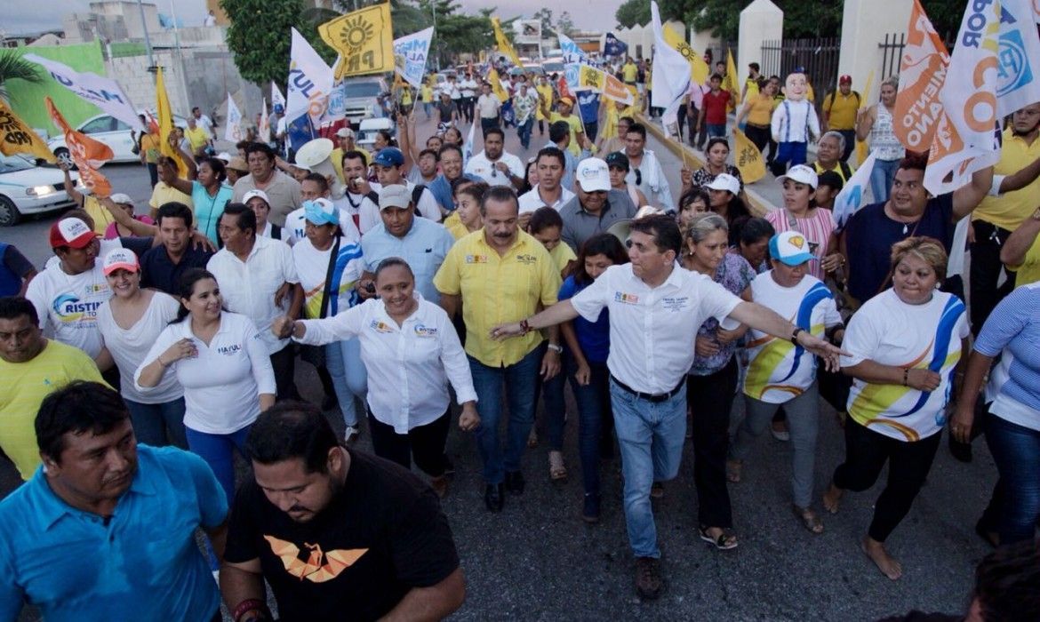 Realiza Cristina Torres caravana ciudadana en Playa