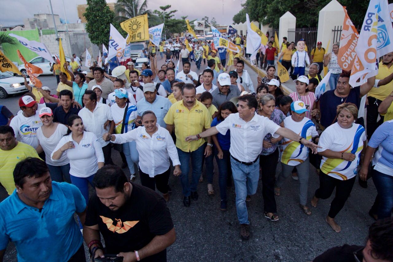 Realiza Cristina Torres caravana ciudadana en Playa
