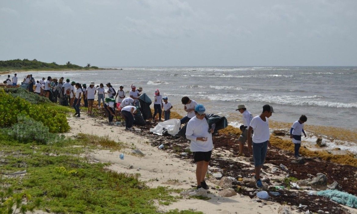 Limpian playas de Punta Sur, en Cozumel