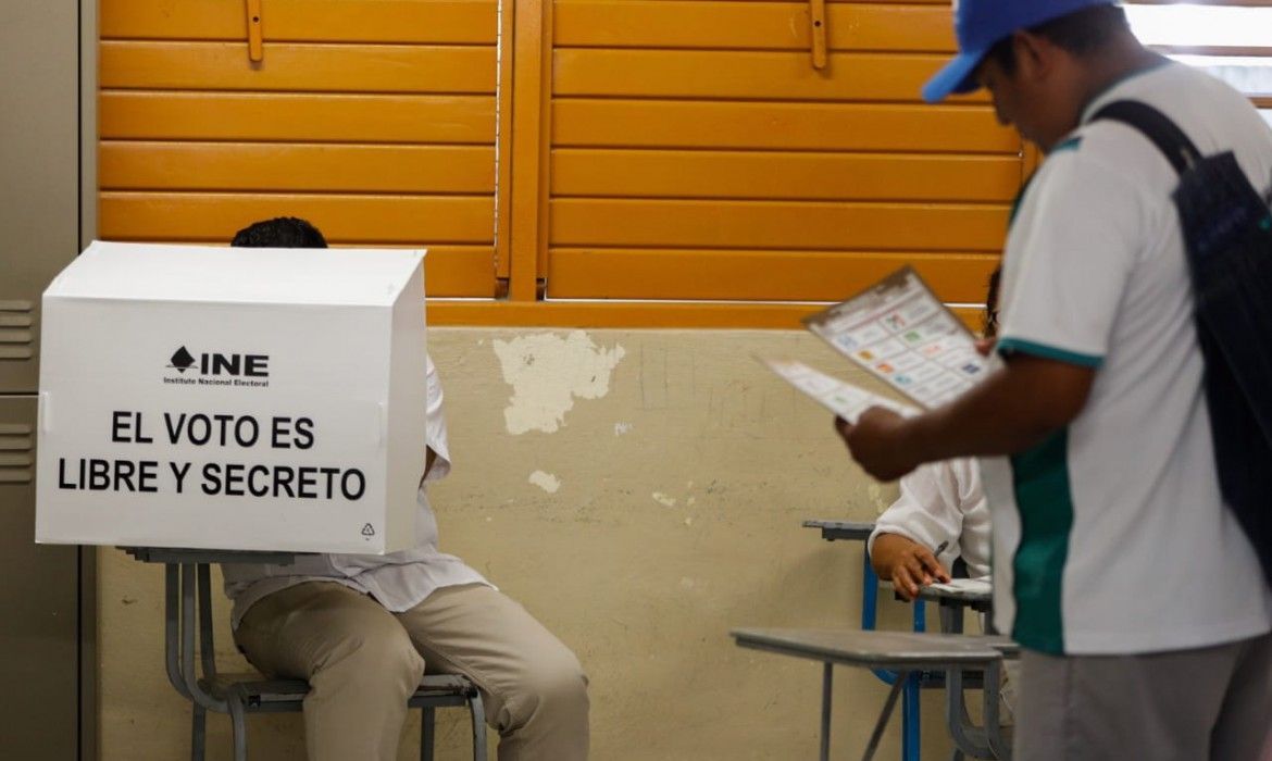 LA ÚLTIMA BARRERA | Sólo estructuras electorales en municipios pequeños frenaron el tsunami AMLO