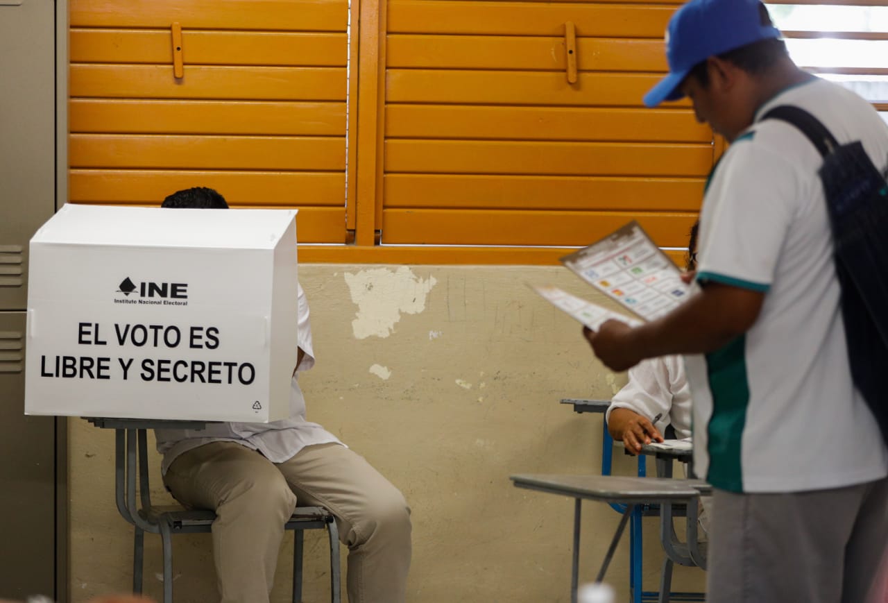 LA ÚLTIMA BARRERA | Sólo estructuras electorales en municipios pequeños frenaron el tsunami AMLO