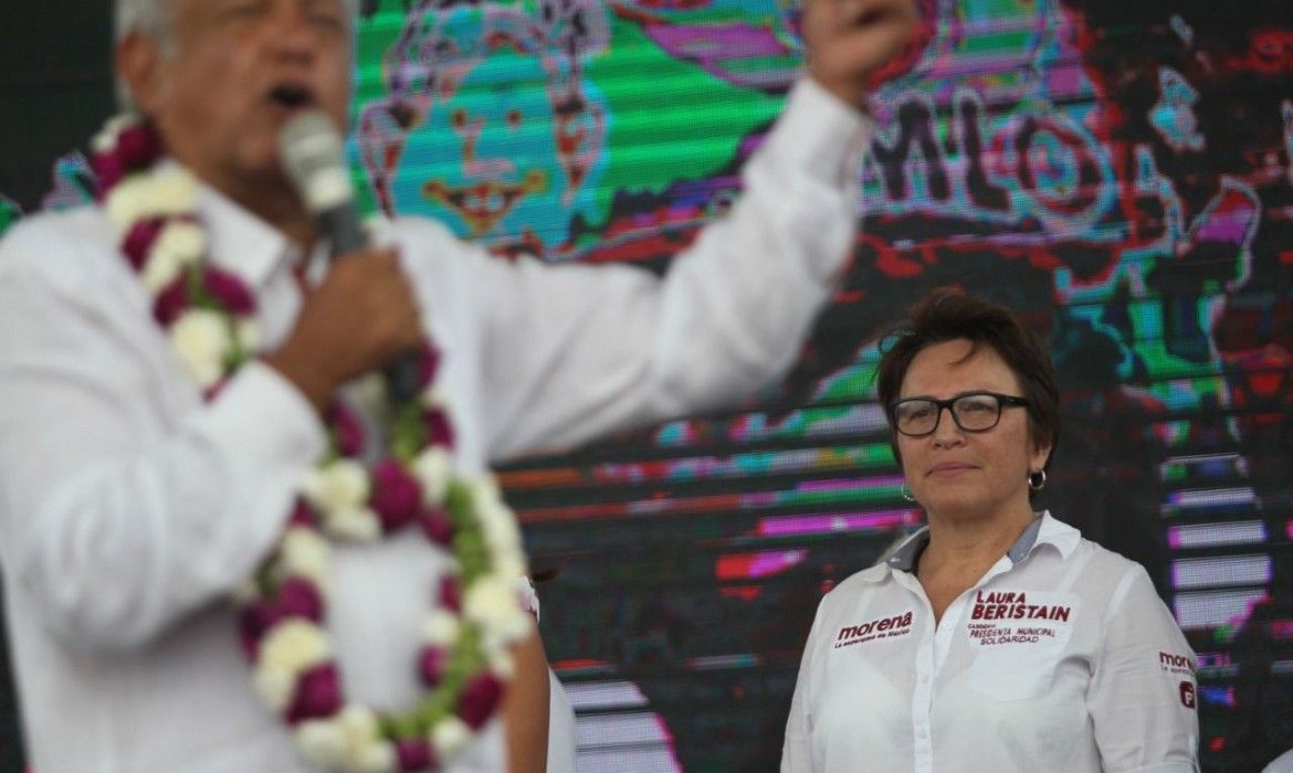 Teqroo ordena reabrir queja contra Laura Beristain por afiches con AMLO
