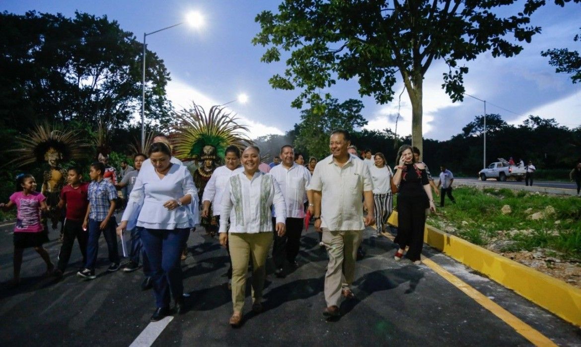 Entrega Cristina Torres más obra pública