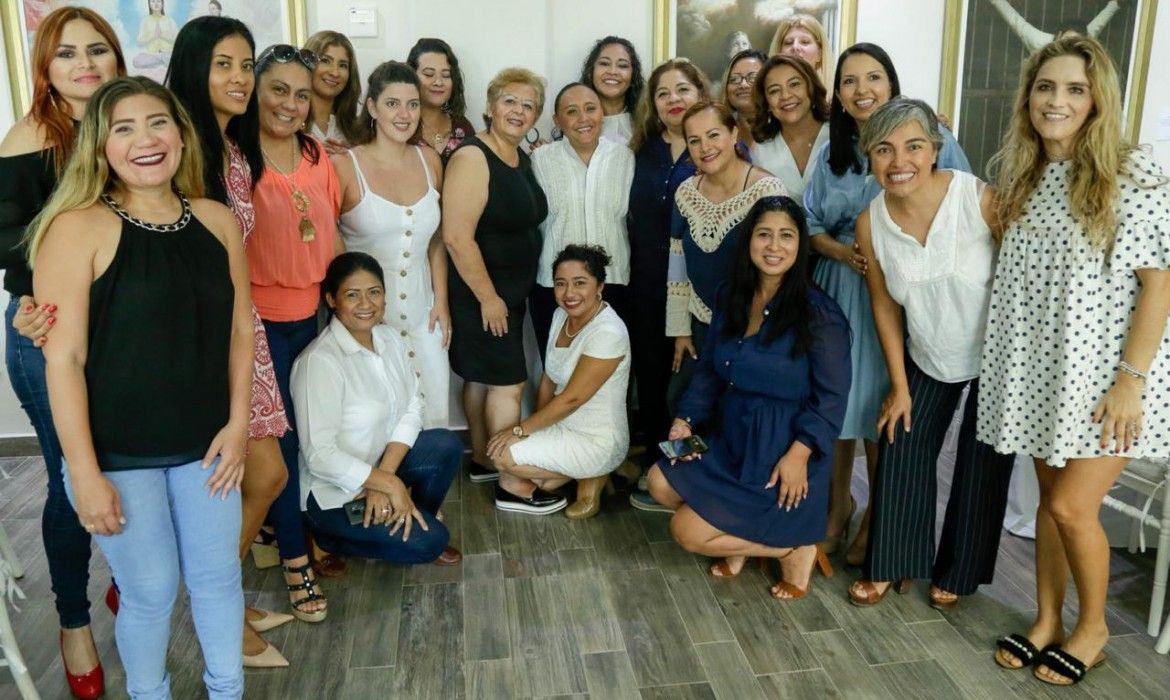 CANACO y mujeres profesionistas reconocen trabajo de Cristina Torres