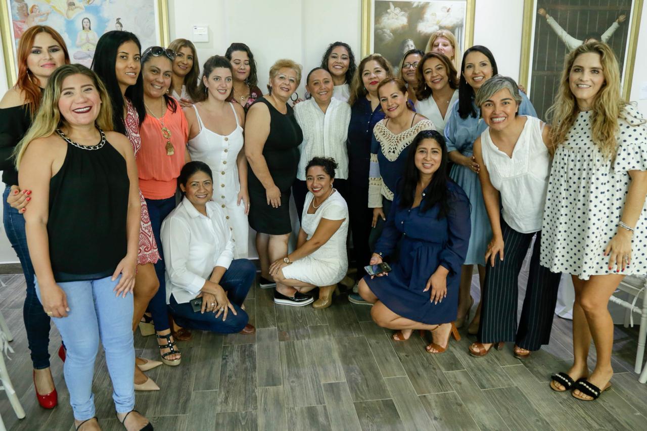 CANACO y mujeres profesionistas reconocen trabajo de Cristina Torres