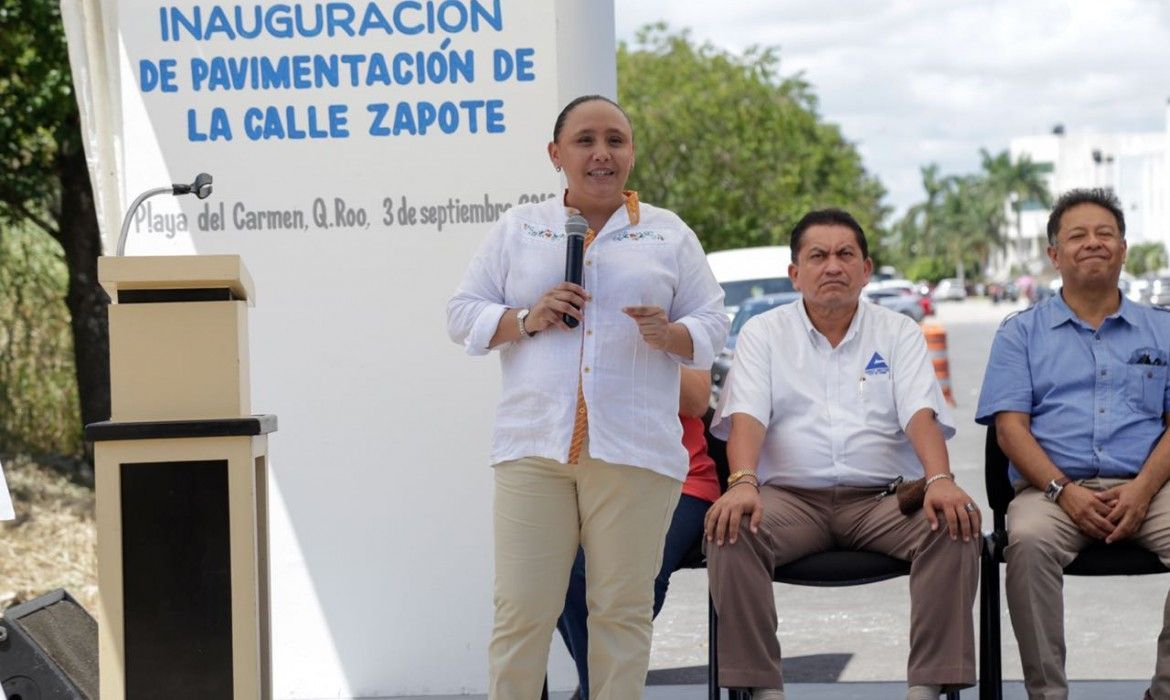 Entrega Cristina vialidades en “Mundo Hábitat”