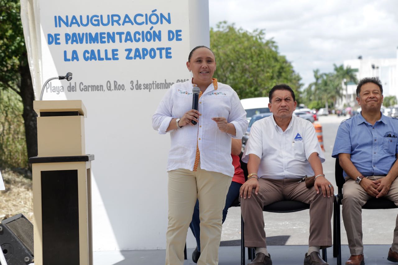 Entrega Cristina vialidades en “Mundo Hábitat”