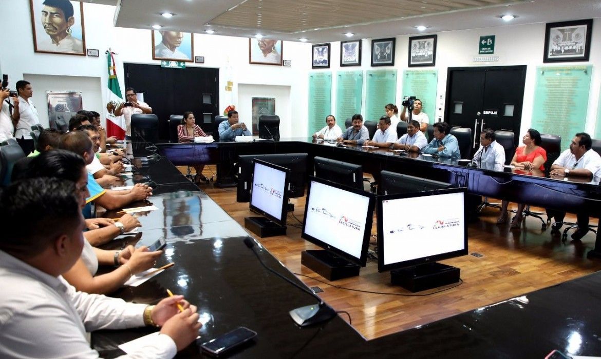 Reciben diputados a transportistas para atender inquietudes en materia de movilidad