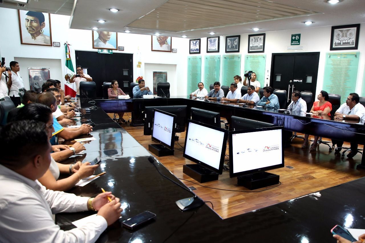 Reciben diputados a transportistas para atender inquietudes en materia de movilidad