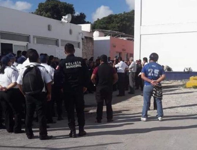 Policías amagan paro, y frenan cambios a Secretario de Seguridad de Mara