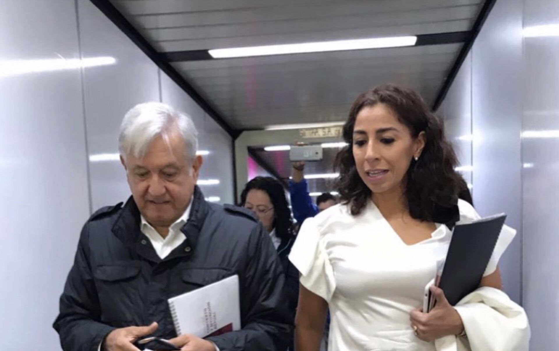 Marybel se muestra con AMLO luego de su ataque al gobernador