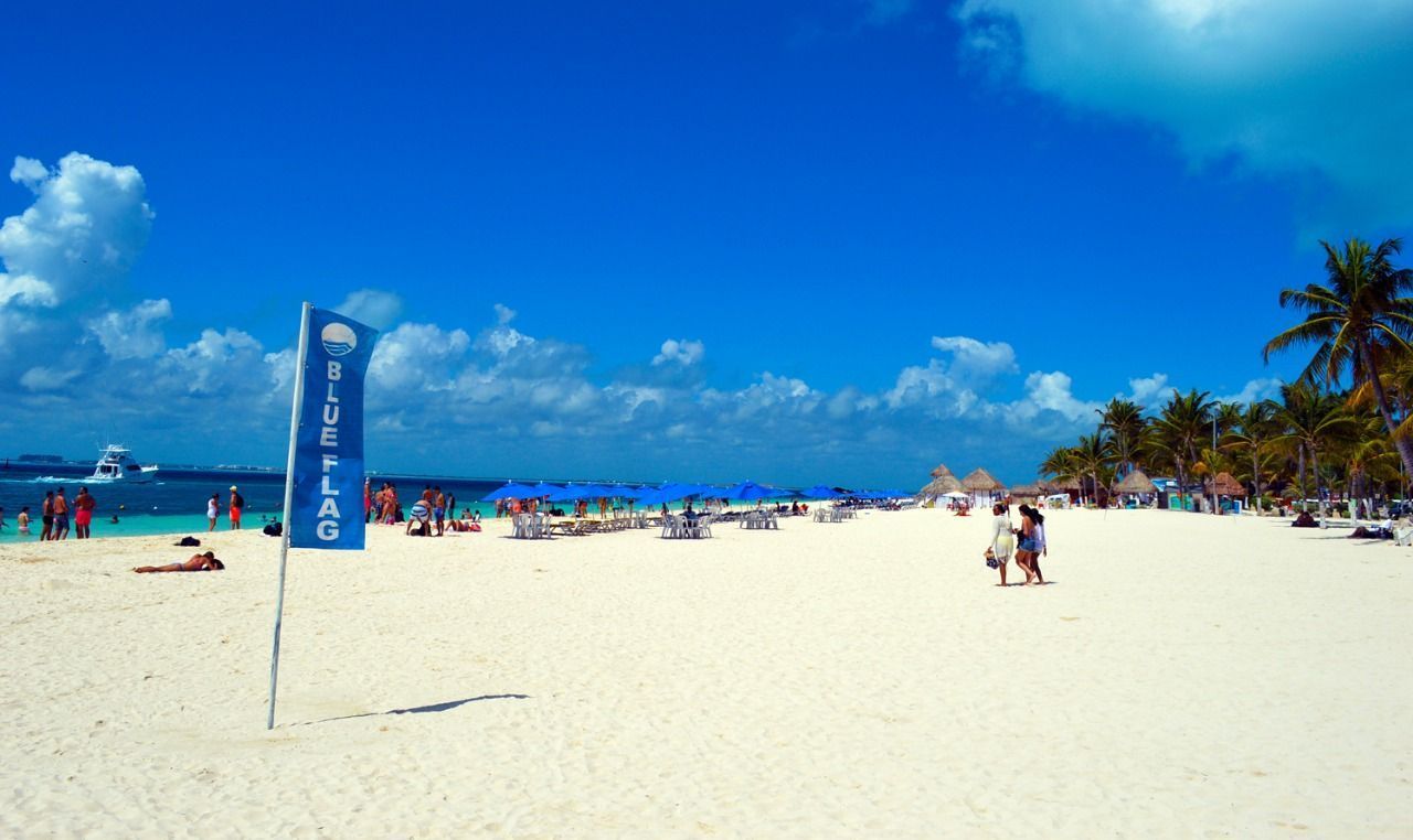 Mañana levantan Blue Flag en Cancún; hoy, un muerto en Playa Langostas
