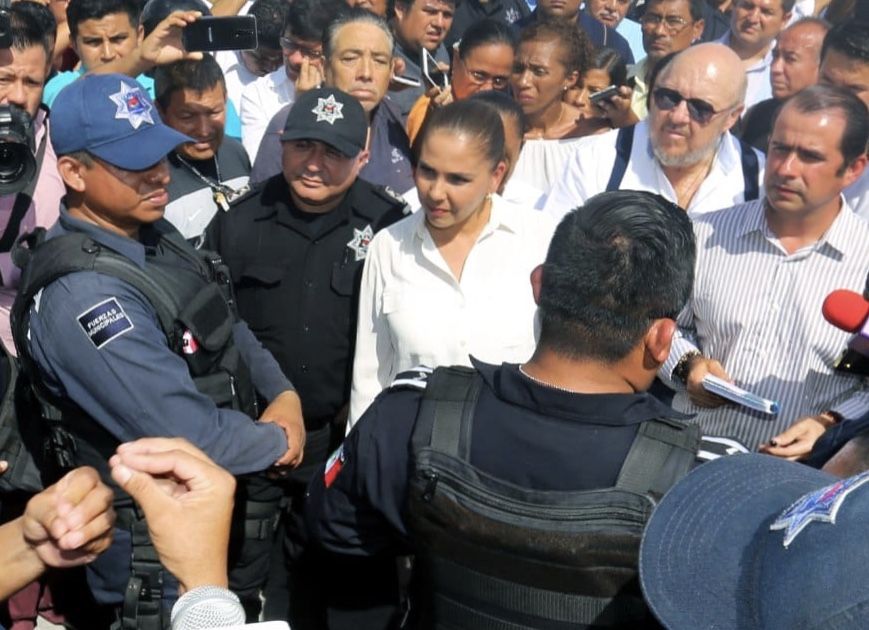 Mara habla con policías, pero no levantan el paro | Le exigen renuncia de Pérez Abarca
