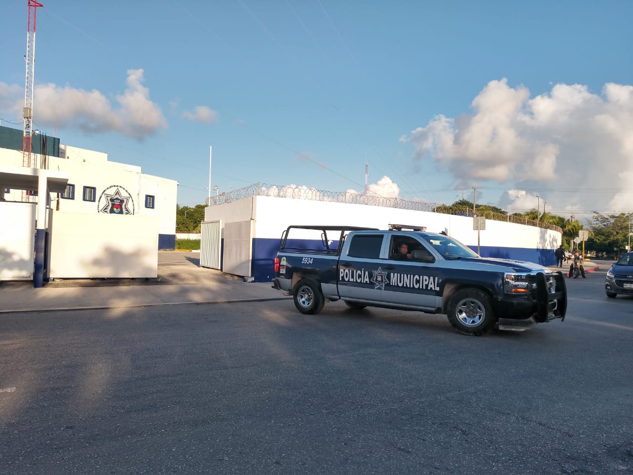 Habrá sanción penal y administrativa contra policías paristas de Cancún