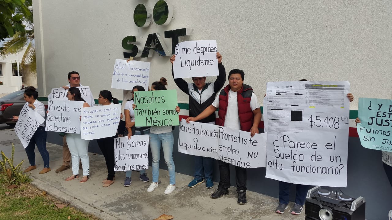Ex empleados del SAT denuncian presiones para firmar renuncias