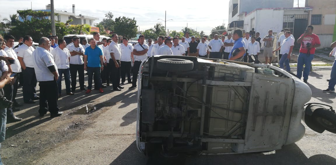 Taxistas vuelven a manifestarse contra mototaxis en Playa del Carmen