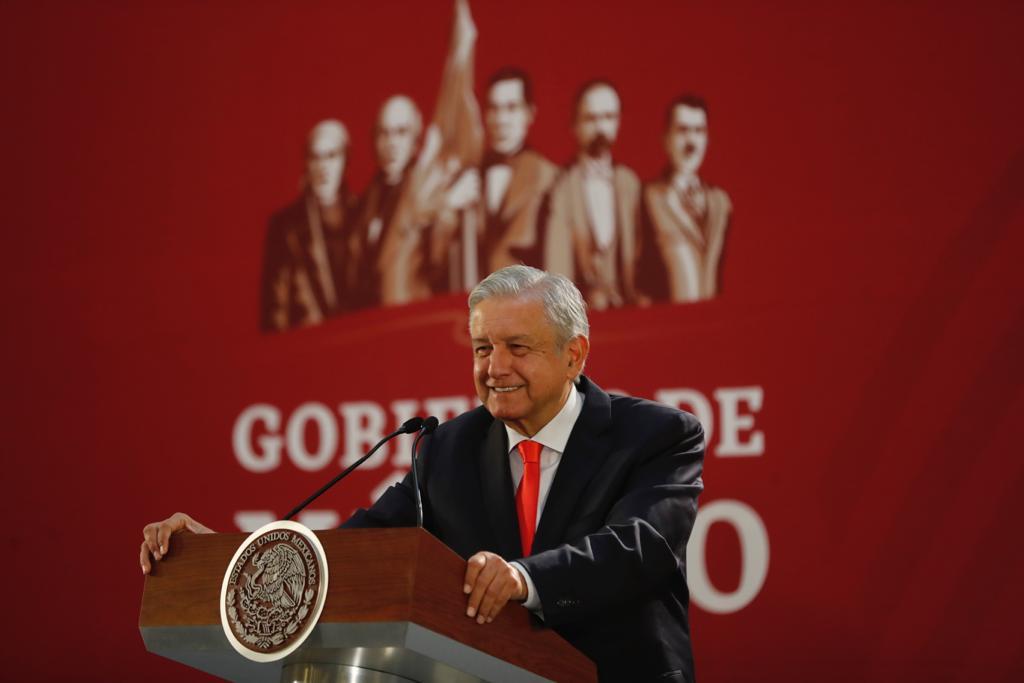 AMLO toma el control de sistema de salud en QR y el sureste