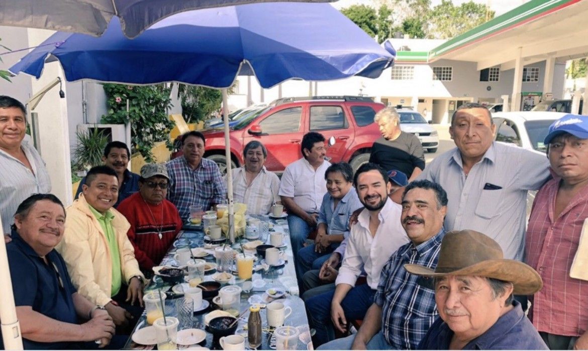 Chanito cumple la liturgia del candidato | De la zona maya a Barrio Maya