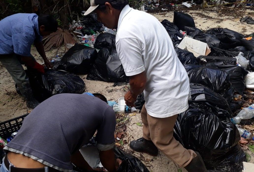Retiran cuatro toneladas de basura de Isla Blanca
