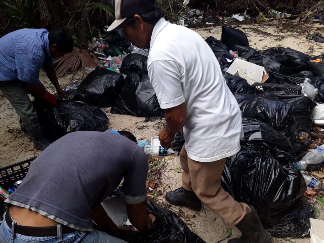 Retiran cuatro toneladas de basura de Isla Blanca