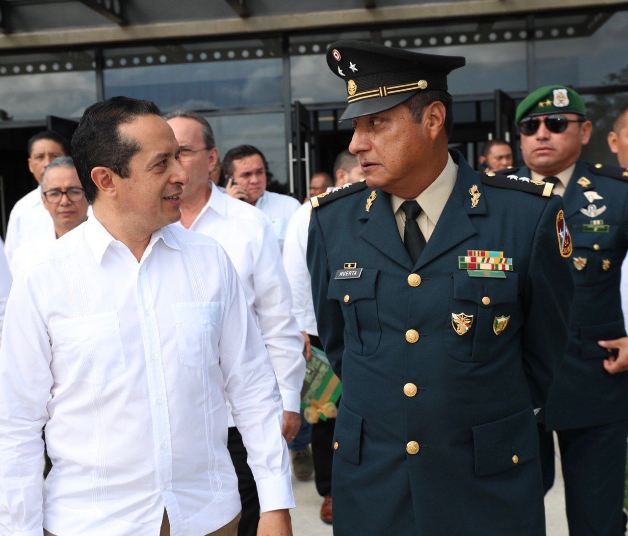 “En Quintana Roo, estamos unidos y no vamos a permitir que unos cuantos violentos nos quiten la tranquilidad, la paz y la seguridad”: Carlos Joaquín