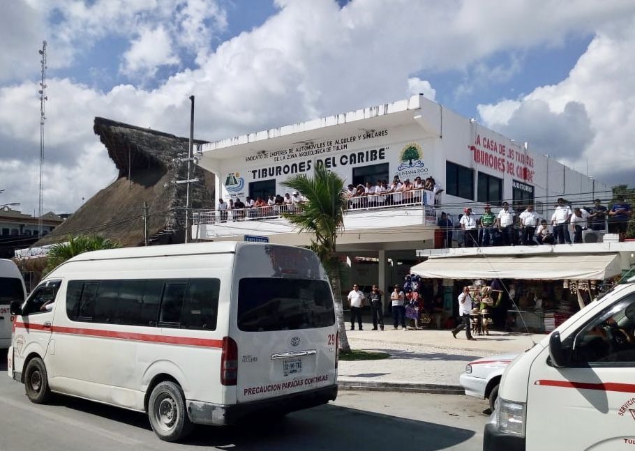 ESTALLA CONFLICTO TAXISTA EN TULUM | Trasfondo político: grupos enfrentados representan a Confianza y al PRI