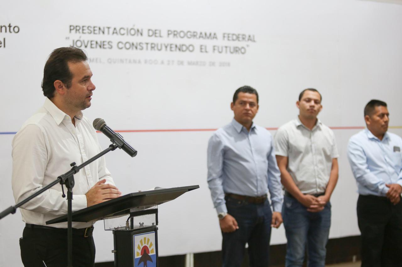 Pone en marcha Pedro Joaquín programa de becas laborales para jóvenes de Cozumel
