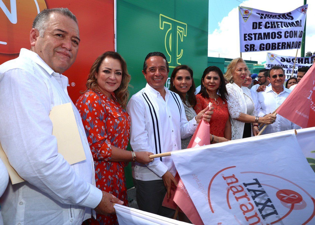 Presentan 200 nuevo taxis naranjas