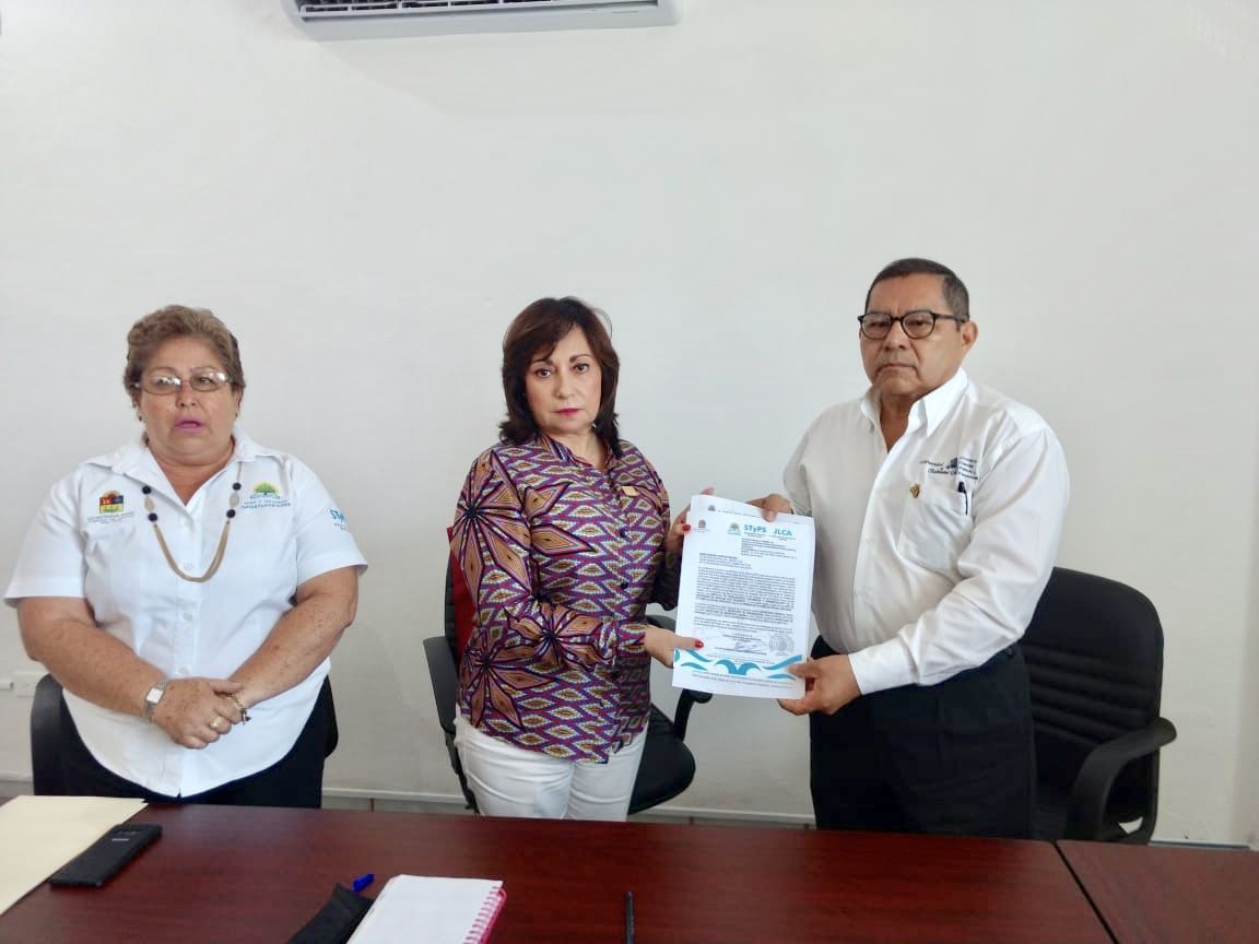 Entregan toma de nota a sindicato de la Uqroo