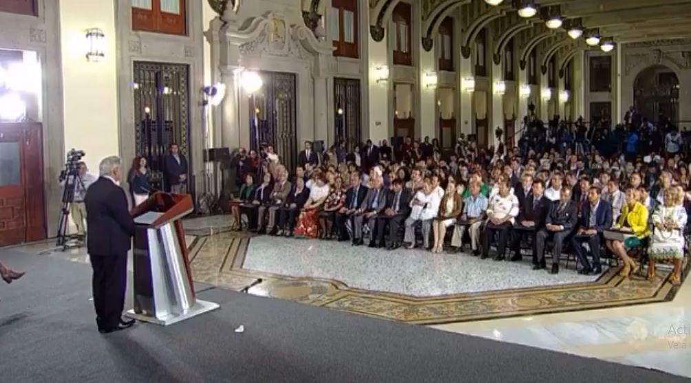 AMLO se compromete a revisar tema de mando policiaco en Solidaridad