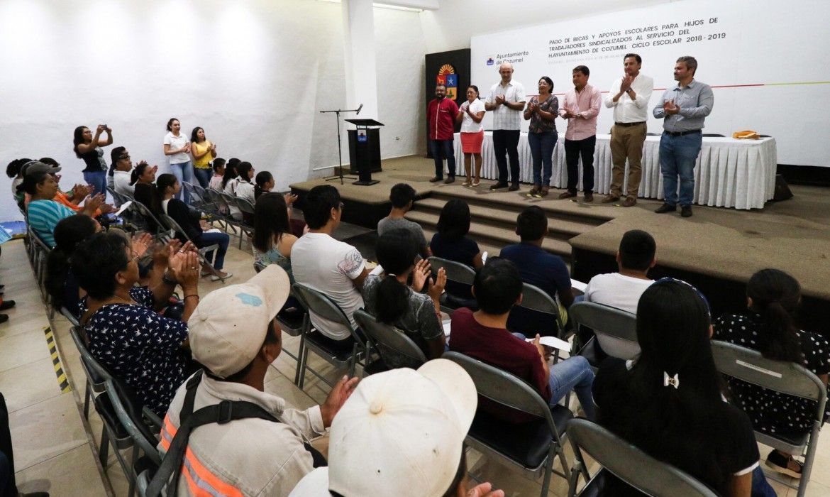 Cozumel paga becas y apoyos a hijos de sindicalizados; se destinan 520 mil pesos