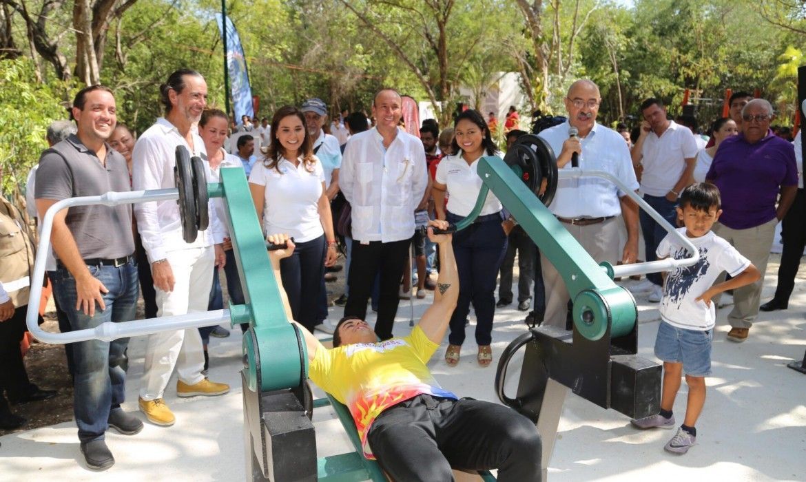 Donan ejercitadores y juegos infantiles al Ombligo Verde