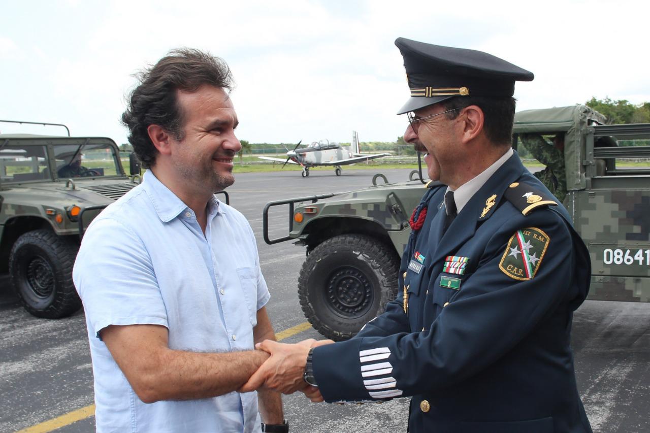 Refrenda Pedro Joaquín su compromiso de trabajar con las fuerzas armadas para garantizar la seguridad de Cozumel