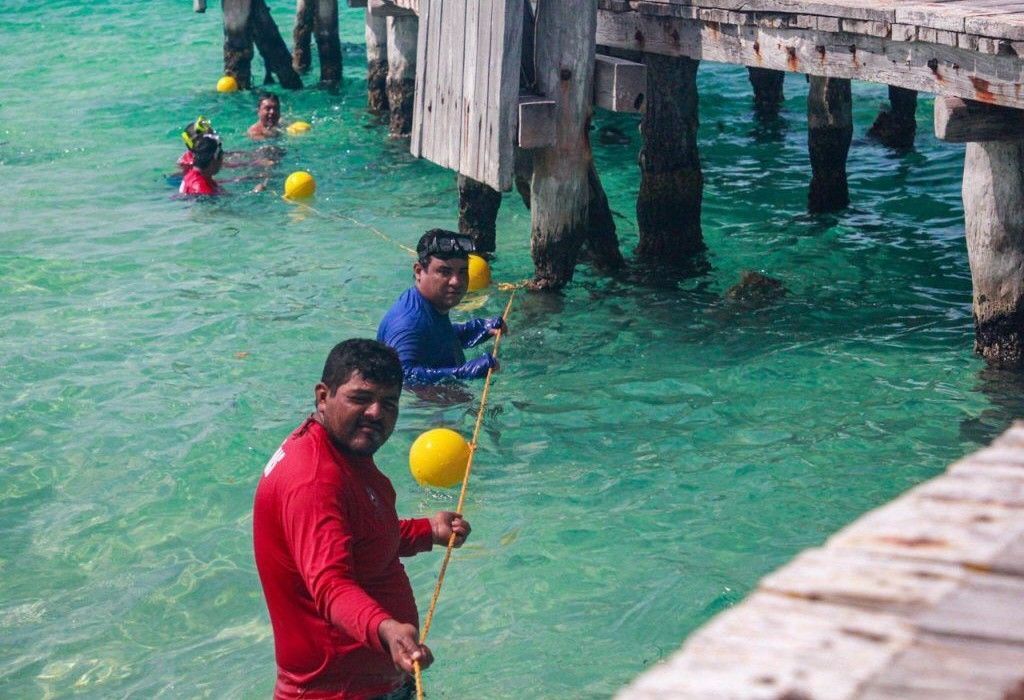 Colocan boyado a Playa Centro de Isla Mujeres, para protección de bañistas