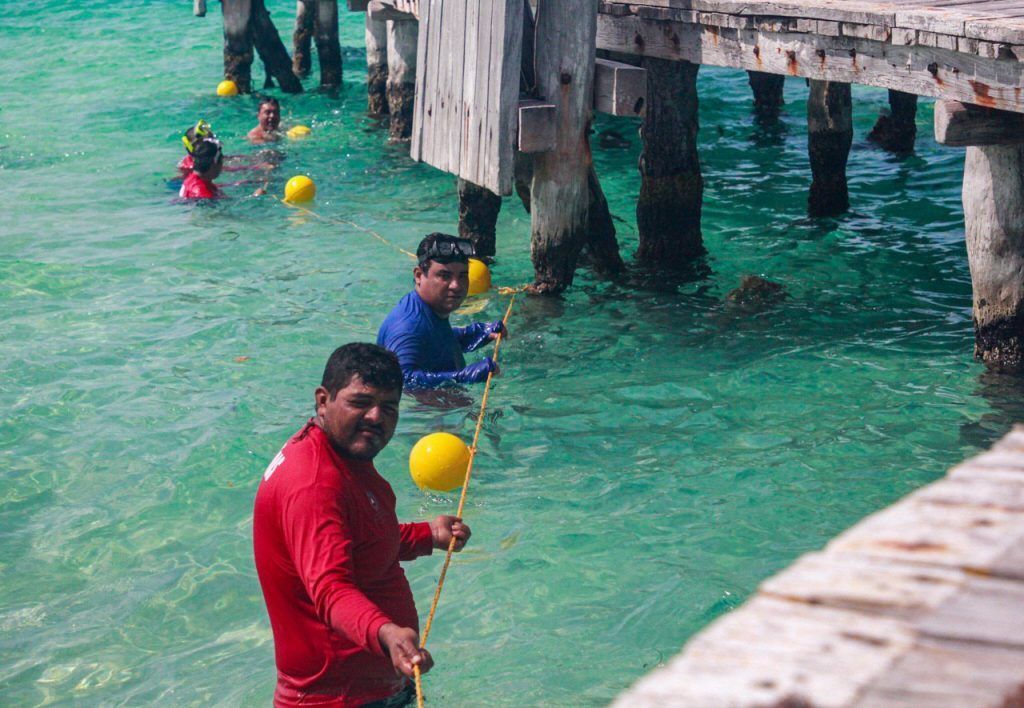 Colocan boyado a Playa Centro de Isla Mujeres, para protección de bañistas