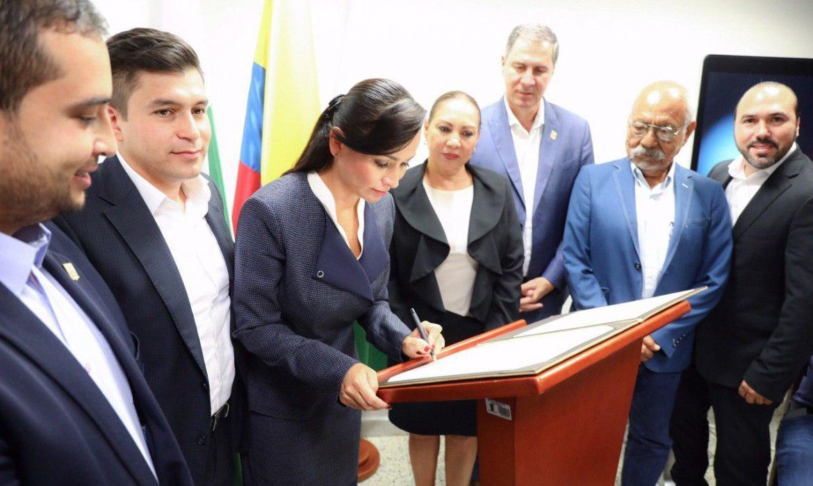 Firman hermanamiento Puerto Morelos y Medellín