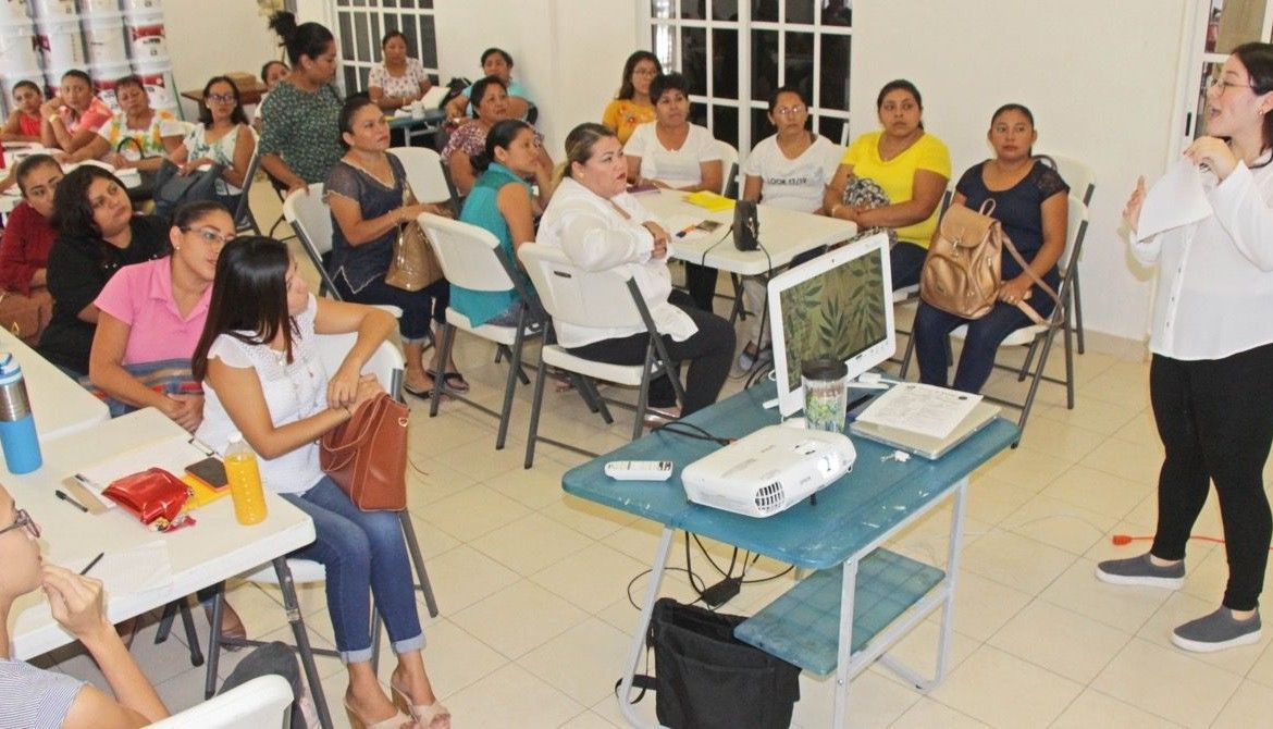 Capacita DIF Cozumel a personal de los CENDI