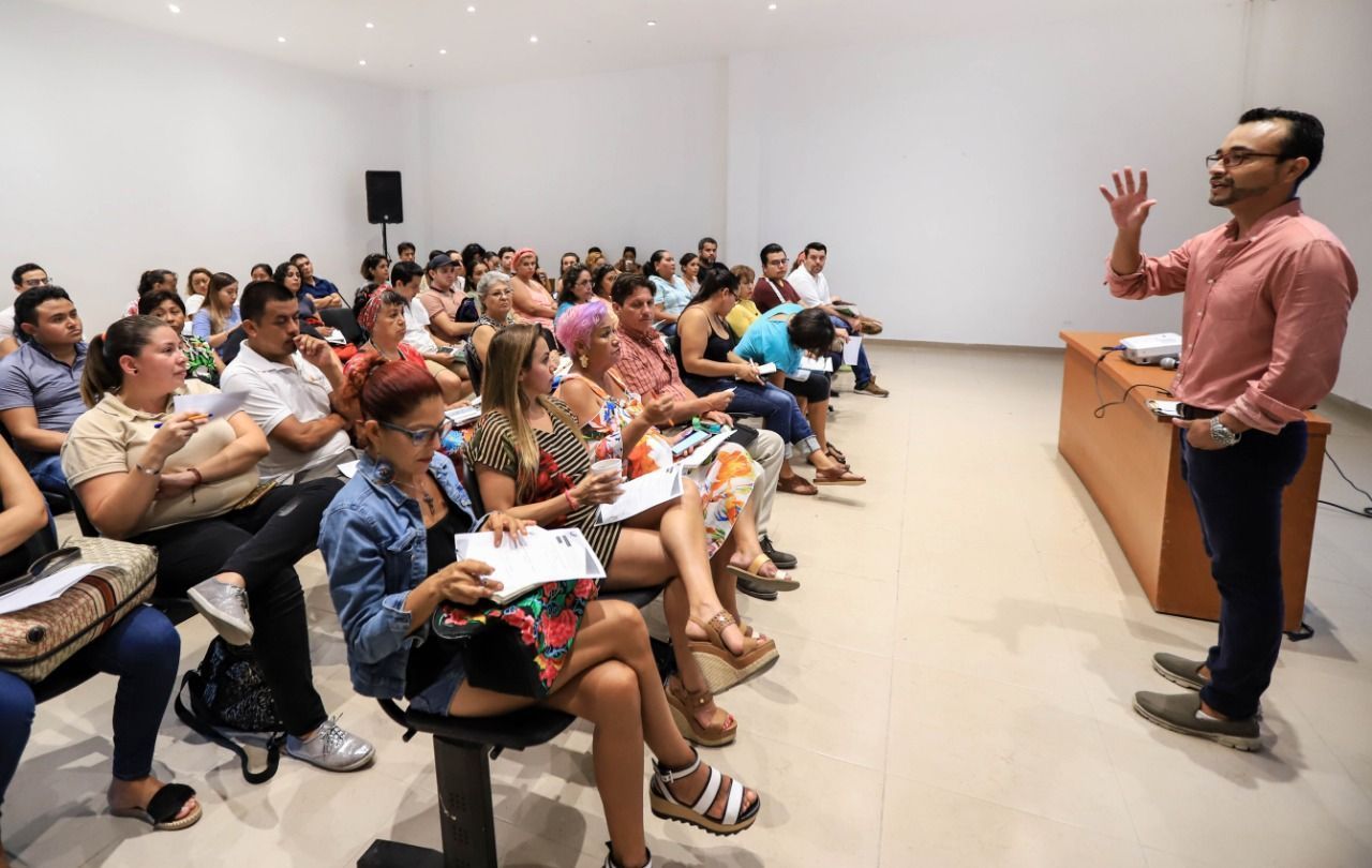 Imparten en Puerto Morelos el curso Redes Sociales para Negocios, a fin de ofrecer herramientas de crecimiento para emprendedores y empresarios