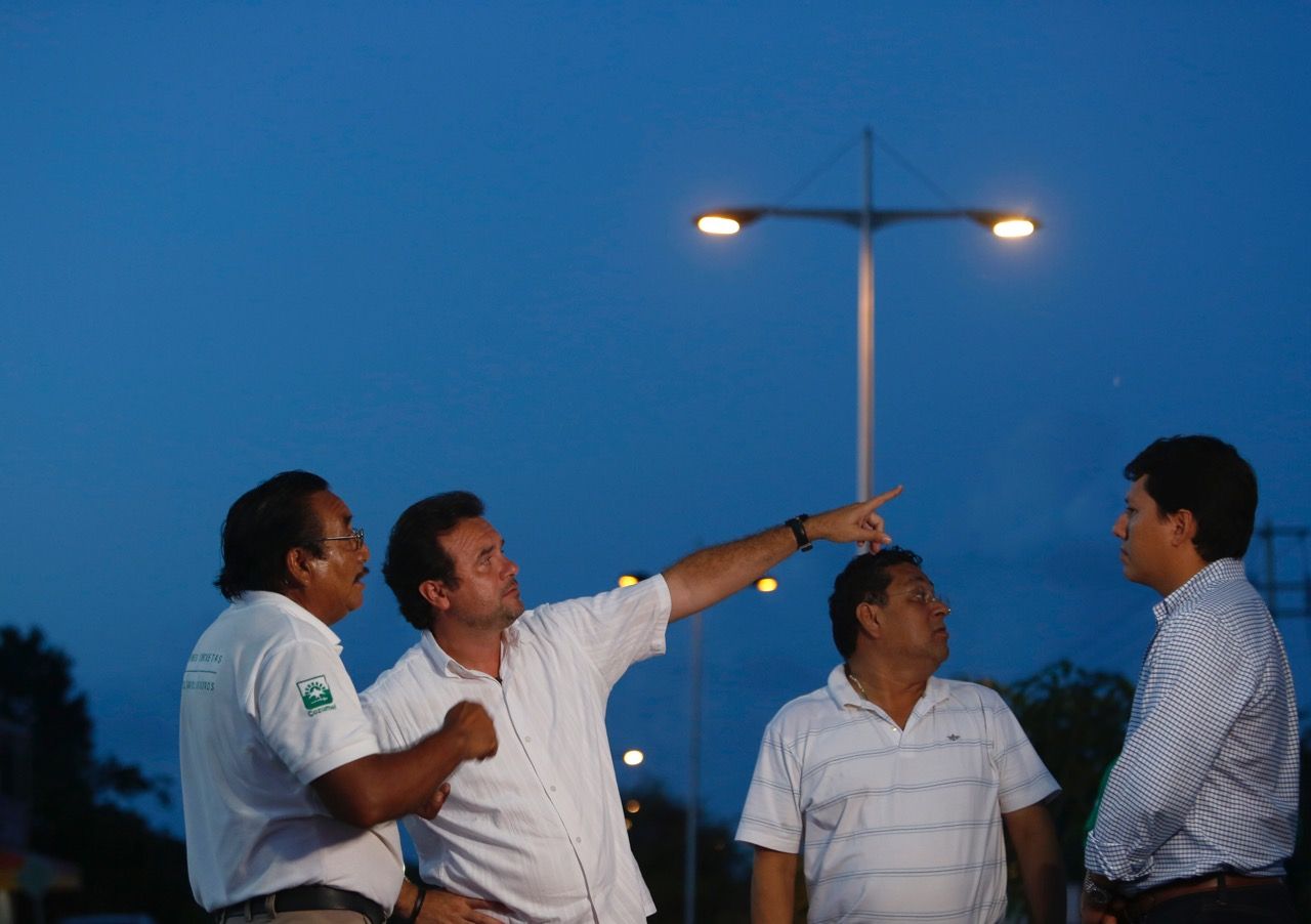 Destaca Pedro Joaquín renovación y mantenimiento de la red de luminarias de Cozumel, como una obra con alto sentido social  