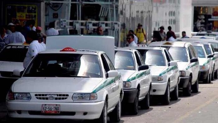Recibe Asur millonaria multa por facilitar monopolio de taxistas en Aeropuerto de Cancún