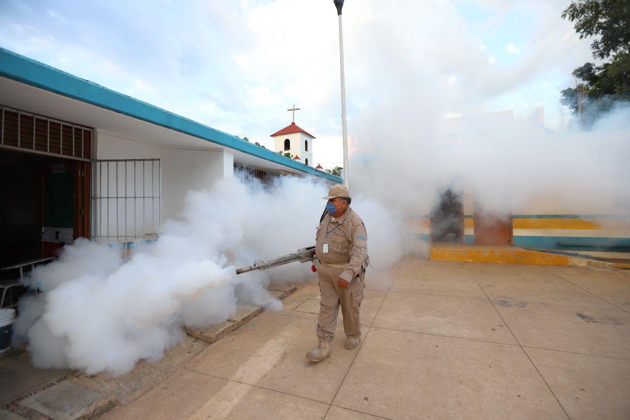 Intensifican campaña de fumigación en Puerto Morelos