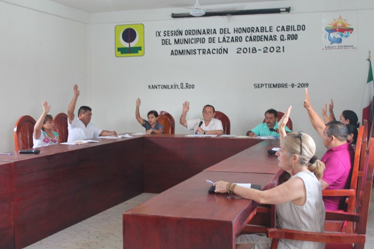 Regidores le cambian a Nivardo hasta la sede del informe