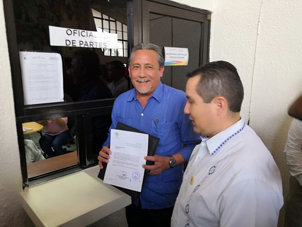 Entregan informe del gobernador en Oficialía de Partes del Congreso