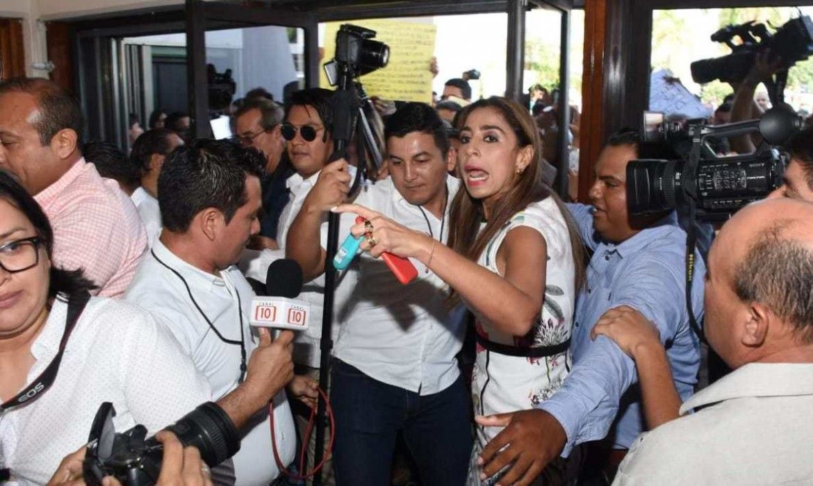 Marybel vuelve al lugar donde más cómoda se siente; la oposición a Carlos Joaquín