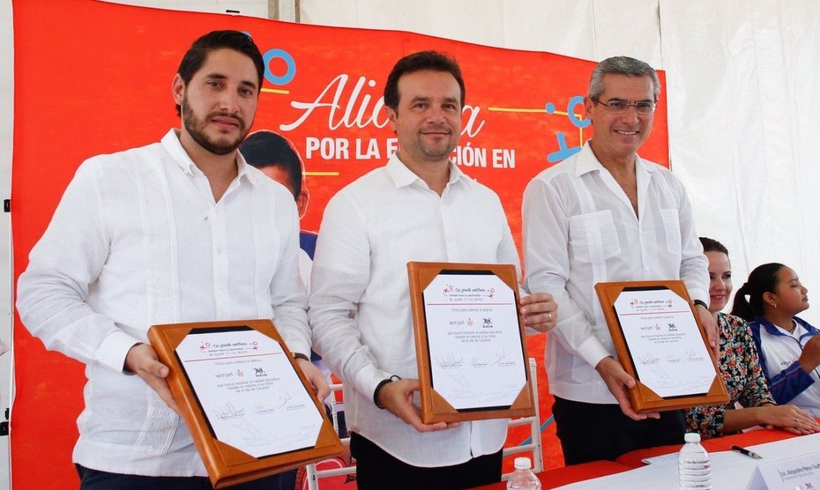 Refrenda Pedro Joaquín lazos de colaboración para una mejor educación en Cozumel