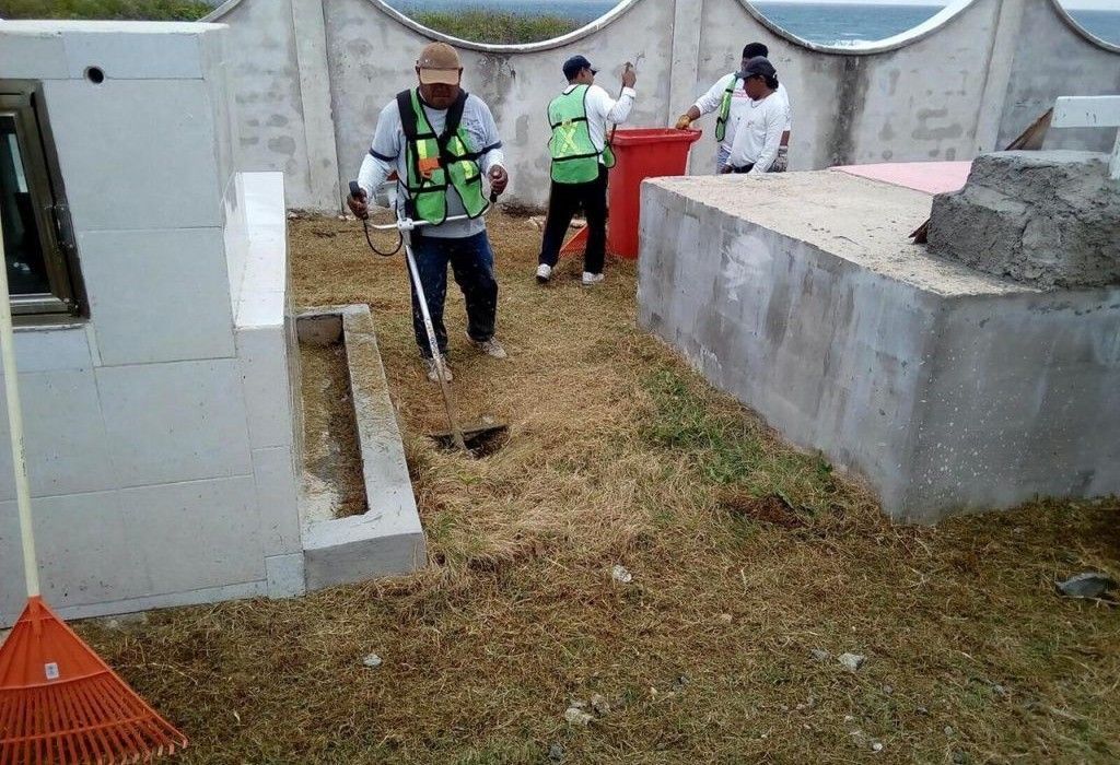 ISLA MUJERES | Realiza municipio labores de mantenimiento en cementerios para la celebración de los fieles difuntos