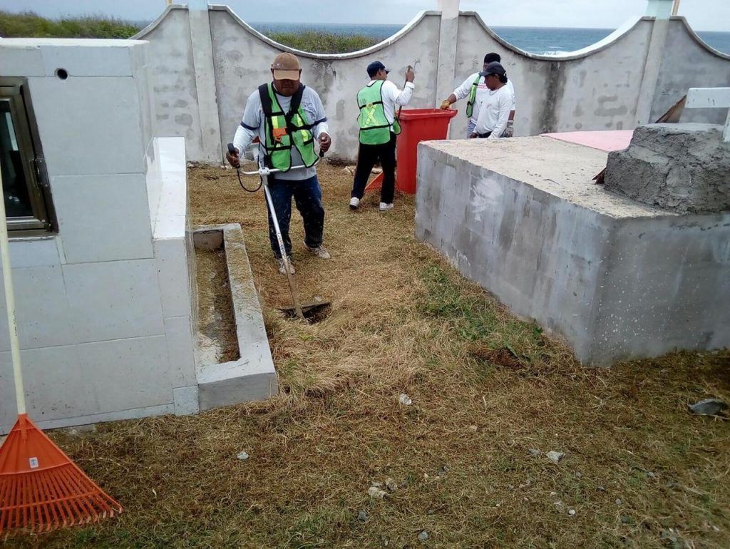 ISLA MUJERES | Realiza municipio labores de mantenimiento en cementerios para la celebración de los fieles difuntos