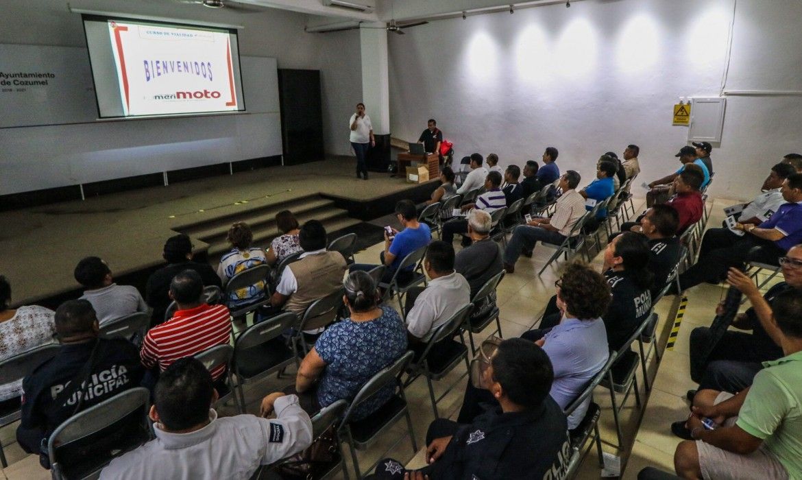 Acerca la Subdirección de Tránsito Municipal a cozumeleños el curso “Manejo Seguro”  
