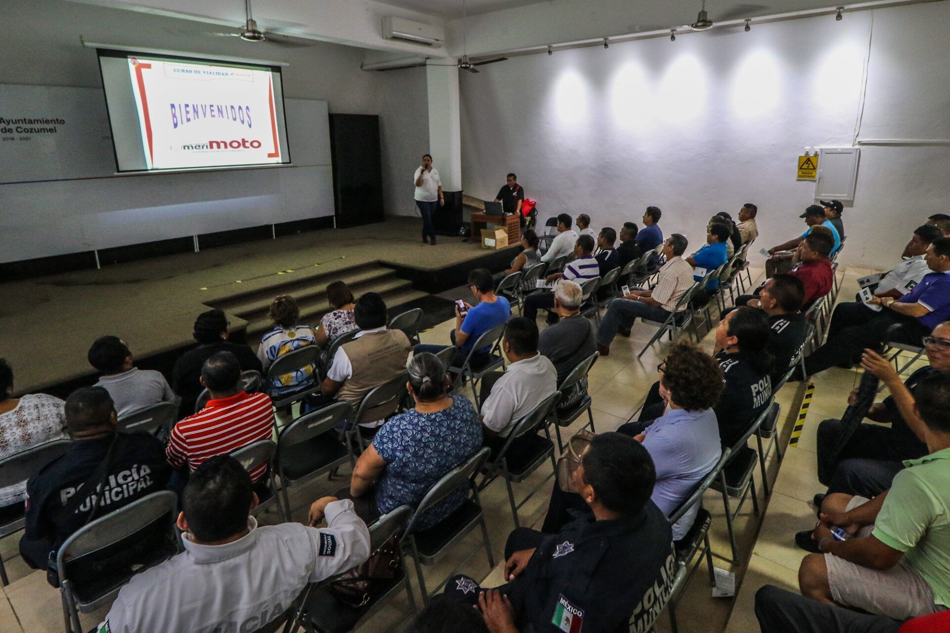 Acerca la Subdirección de Tránsito Municipal a cozumeleños el curso “Manejo Seguro”